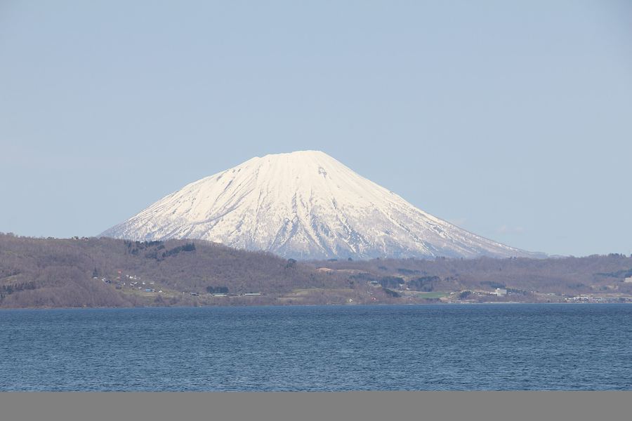 从洞爷湖望羊蹄山